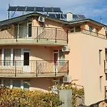 Къща за гости Guest Marina 3*